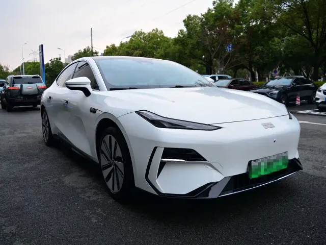 Geely Galaxy E8 — Фото автомобиля 3