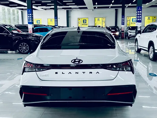 Hyundai Elantra — Фото автомобиля 10