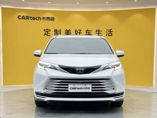 Toyota Sienna — Фото автомобиля 3