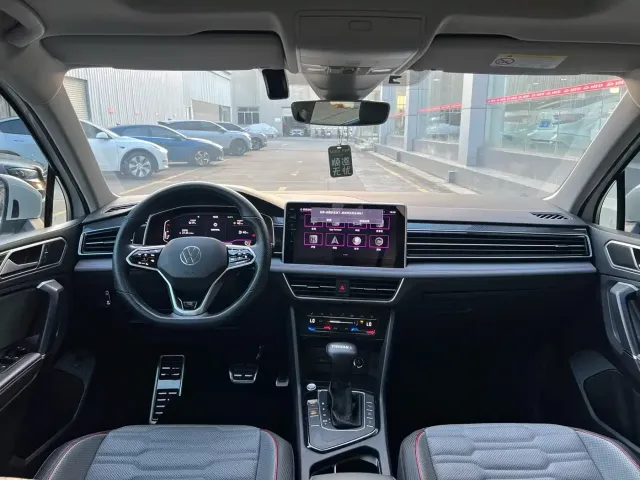 Volkswagen Tiguan L — Фото автомобиля 8