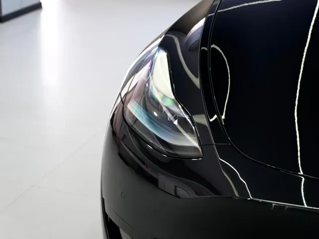 Tesla Model Y — Фото автомобиля 8