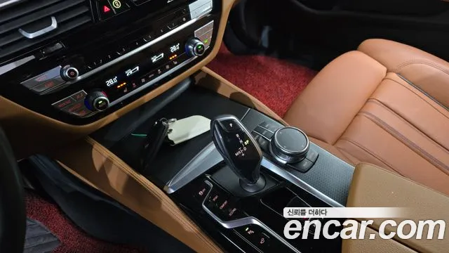 BMW 5-Series — Фото автомобиля 9