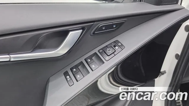 Kia Niro — Фото автомобиля 30