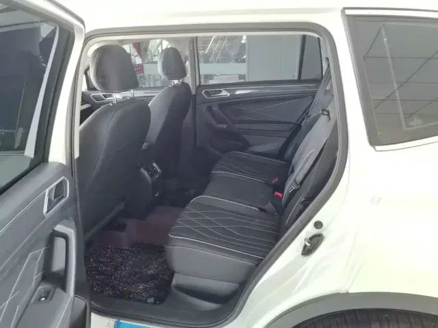 Volkswagen Tiguan L — Фото автомобиля 16