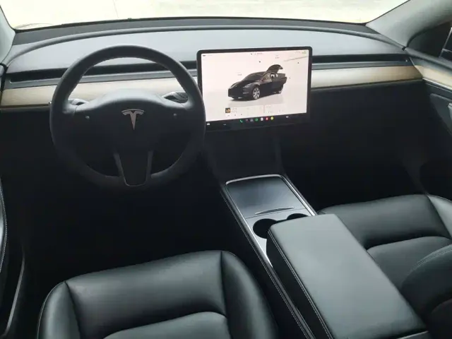 Tesla Model Y — Фото автомобиля 12