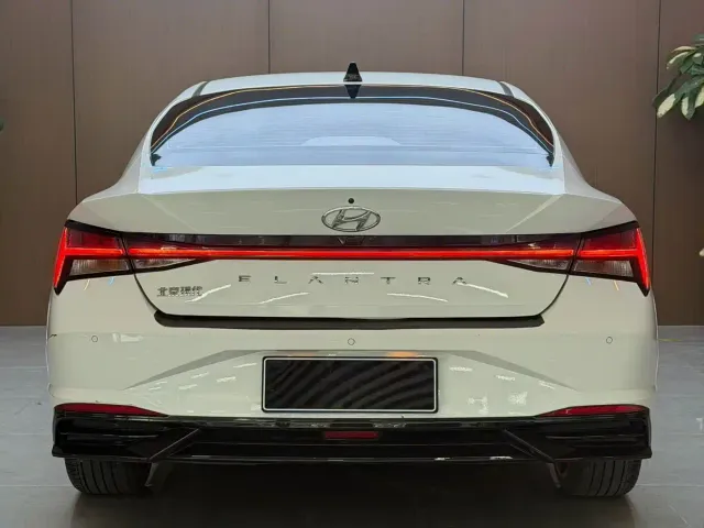 Hyundai Elantra — Фото автомобиля 5