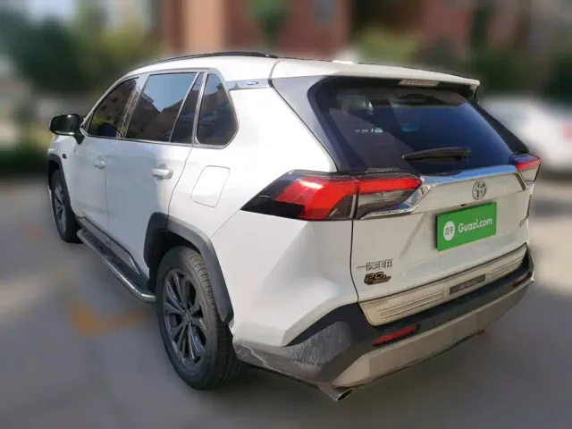 Toyota RAV4 — Фото автомобиля 24