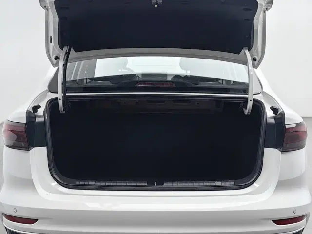 Geely Emgrand — Фото автомобиля 16