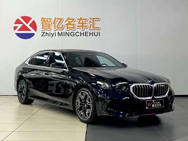 BMW 5 Series — Фото автомобиля 3