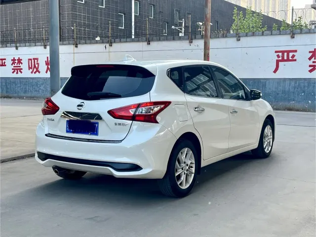 Nissan Tiida — Фото автомобиля 24