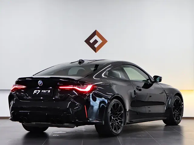 BMW M4 — Фото автомобиля 6