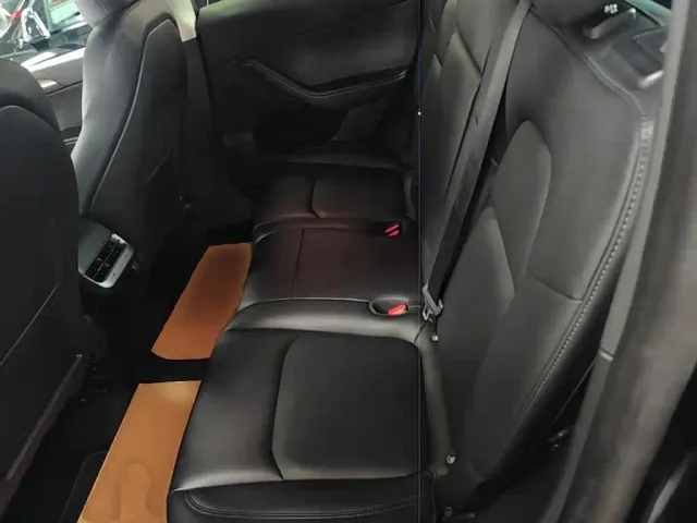 Tesla Model Y — Фото автомобиля 16