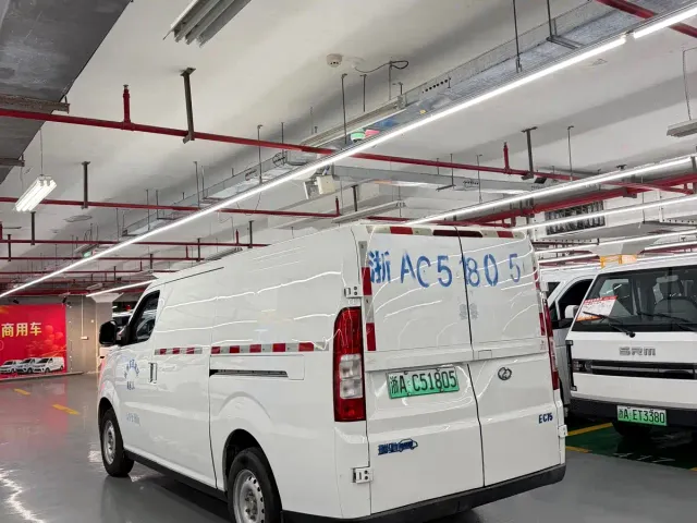 Ruichi New Energy EC75 — Фото автомобиля 5
