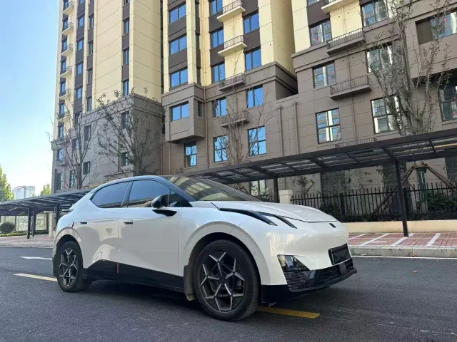 Lynk & Co Z20 — Фото автомобиля 3