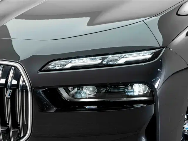 BMW i7 — Фото автомобиля 4
