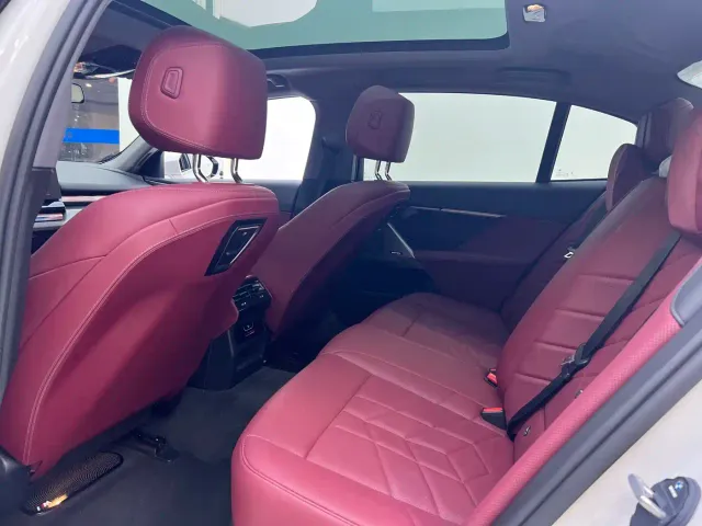BMW 5 Series — Фото автомобиля 12
