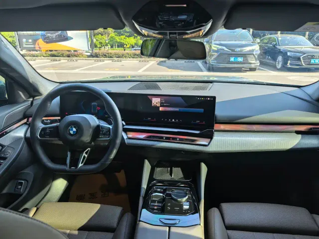 BMW 5 Series — Фото автомобиля 9