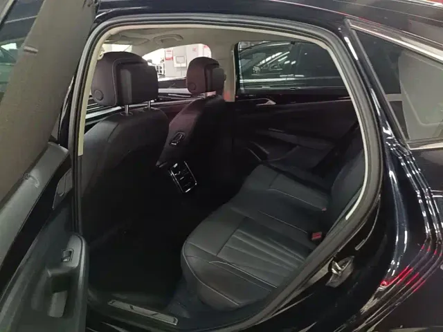 Volkswagen Passat — Фото автомобиля 16