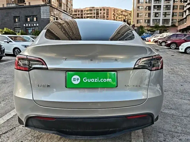 Tesla Model Y — Фото автомобиля 5