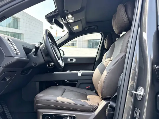 Li Auto L8 — Фото автомобиля 4