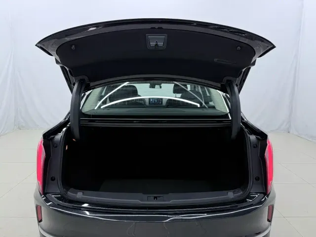 Hongqi E-QM5 — Фото автомобиля 14