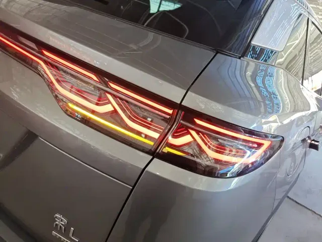 BYD Song L DM-i — Фото автомобиля 24