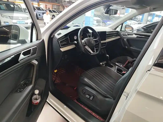 Volkswagen Tiguan L — Фото автомобиля 15