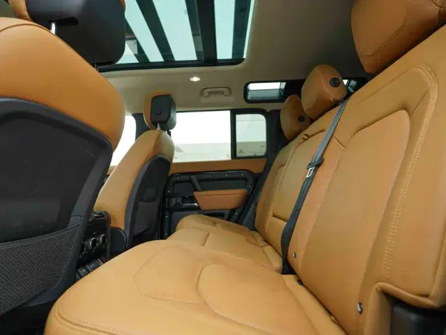 Land Rover Defender — Фото автомобиля 20