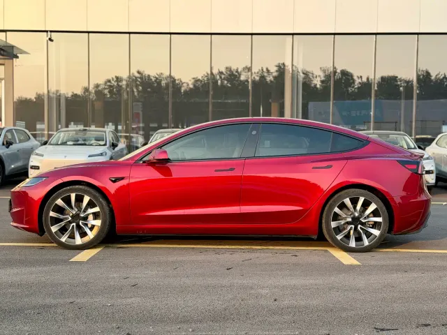 Tesla Model Y — Фото автомобиля 7