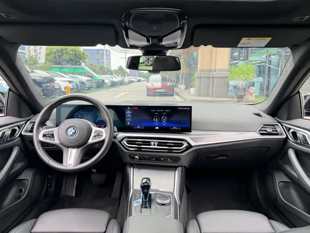 BMW i4 — Фото автомобиля 6