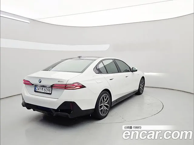 BMW 5 Series G60 — Фото автомобиля 2