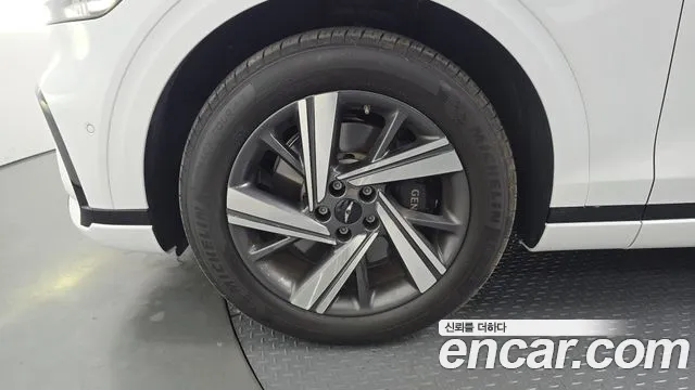 Genesis GV70 2.5T Бензин AWD — Фото автомобиля 4