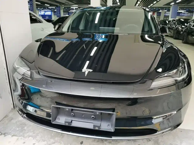 Tesla Model 3 — Фото автомобиля 2