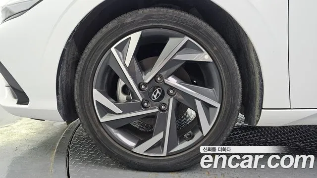 Hyundai Avante CN7 — Фото автомобиля 5