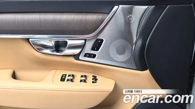 Volvo S90 — Фото автомобиля 30