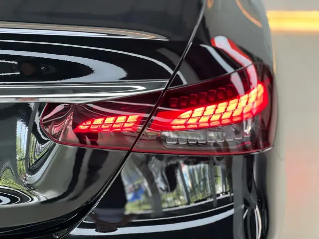 Mercedes-Benz E-Class — Фото автомобиля 18