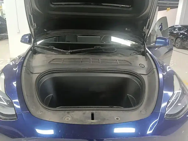 Tesla Model Y — Фото автомобиля 19