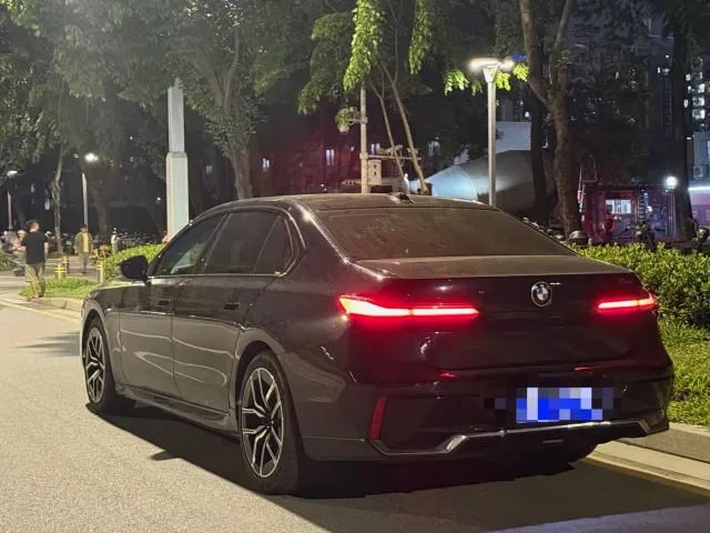 BMW 7 Series — Фото автомобиля 3