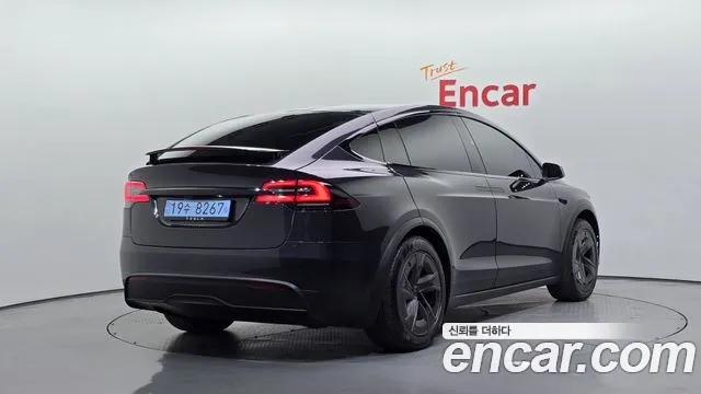 Tesla Model X — Фото автомобиля 2