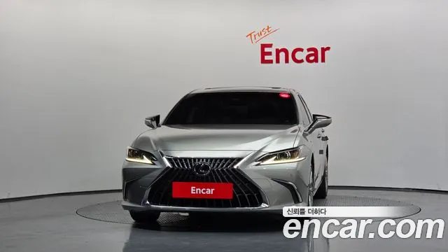 Lexus ES — Фото автомобиля 3