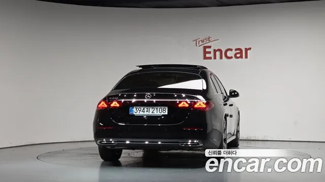 Mercedes-Benz E-Class — Фото автомобиля 4