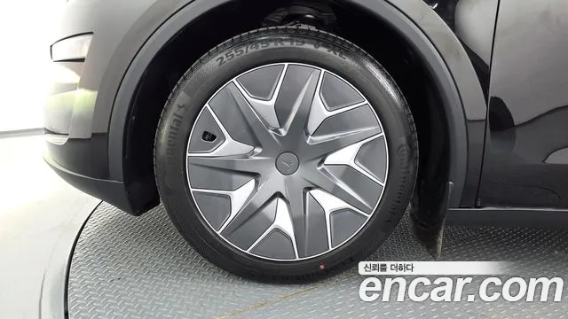 Tesla Model Y — Фото автомобиля 4
