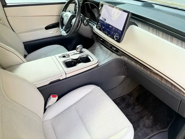 Lexus LM — Фото автомобиля 6