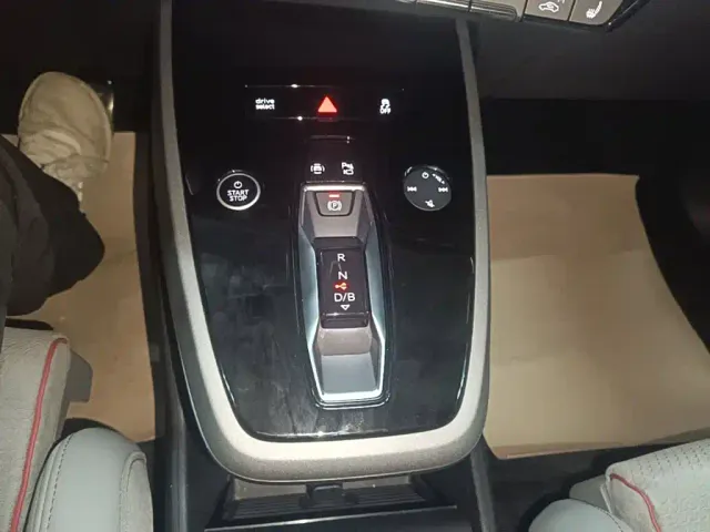 Audi Q5 e-tron — Фото автомобиля 13