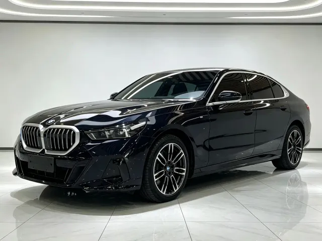 Фотография автомобиля — BMW 5 Series