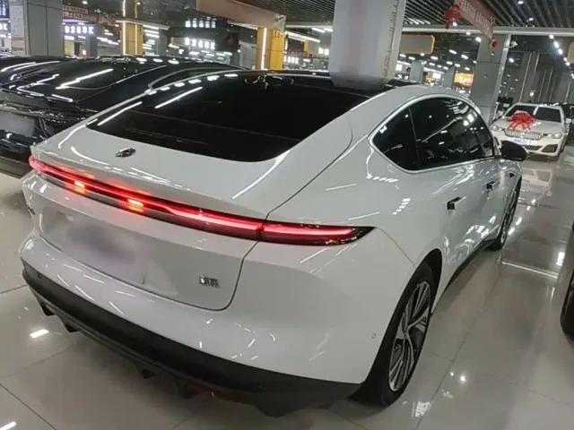 Nio ET5 — Фото автомобиля 6