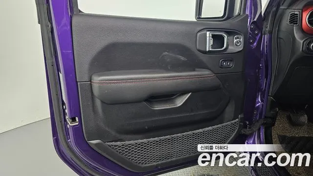 Jeep Wrangler — Фото автомобиля 13