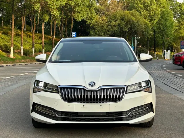 Skoda Superb — Фото автомобиля 2