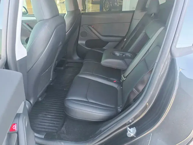 Tesla Model Y — Фото автомобиля 7