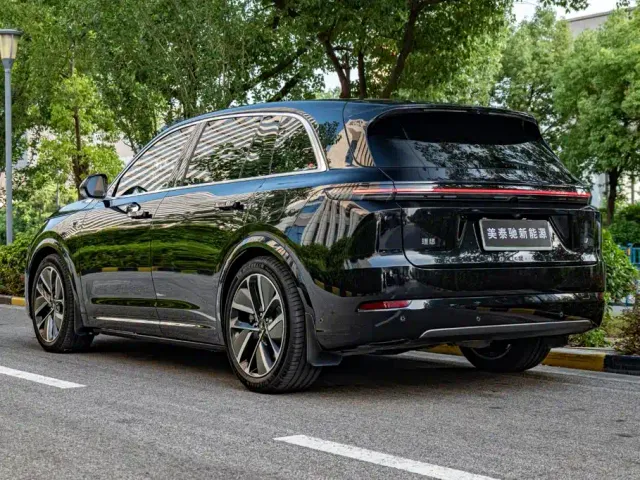 Li Auto L7 — Фото автомобиля 16